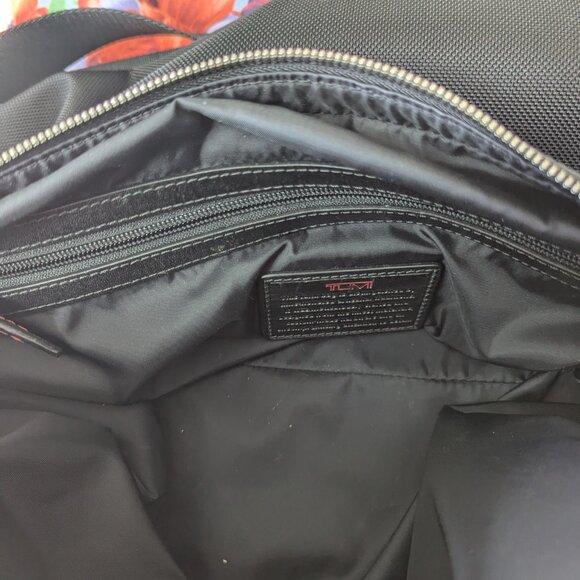 TUMI Travel/Messenger Bag - Never been used - Picture 3 of 8